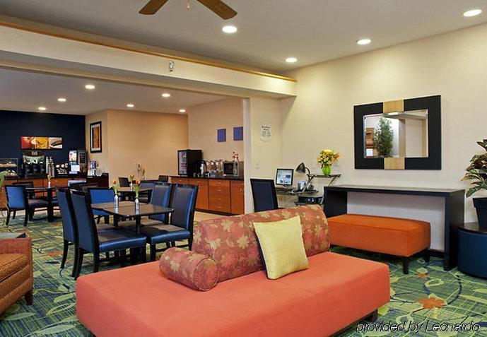 Fairfield Inn & Suites Lansing West Delta Center Township Restaurant photo