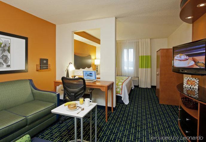 Fairfield Inn & Suites Lansing West Delta Center Township Chambre photo